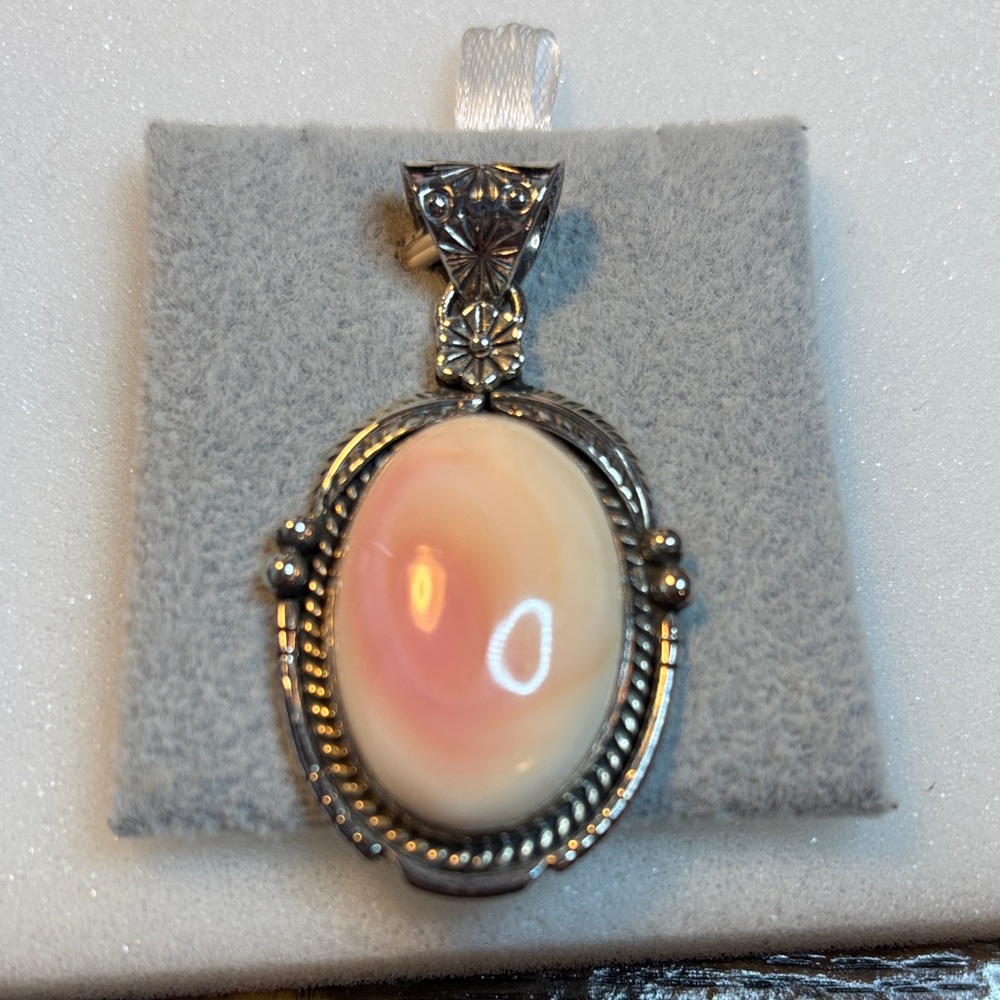 PINK CONCH PENDANT STERLING SILVER